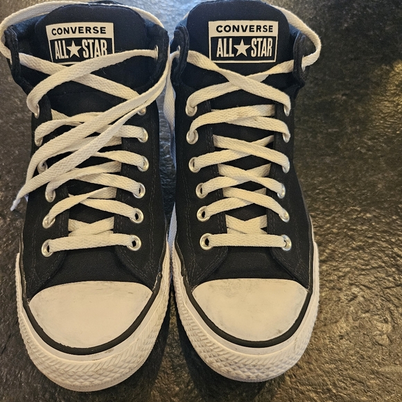 Chuck Taylor hightop Converse shoes - Picture 6 of 16